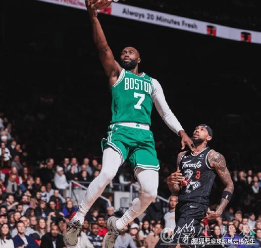 布朗爆砍30+8英格拉姆空砍30分 凯尔特人五连胜击退猛龙
