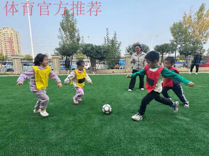 玩转足球 放飞希望——东胜区金融广场幼儿园足球运动纪实 玩转足球 放飞希望——东胜区金融广场幼儿园足球运动纪实